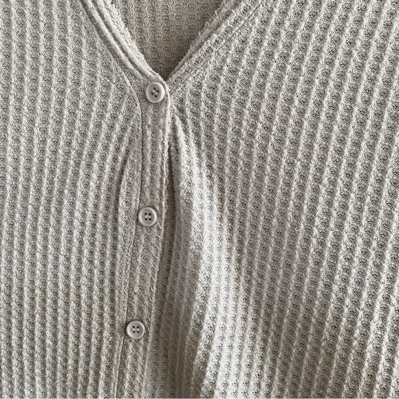 🍂fall drop🍂 Roxy Waffle longsleeve button up tee - Picture 2 of 9